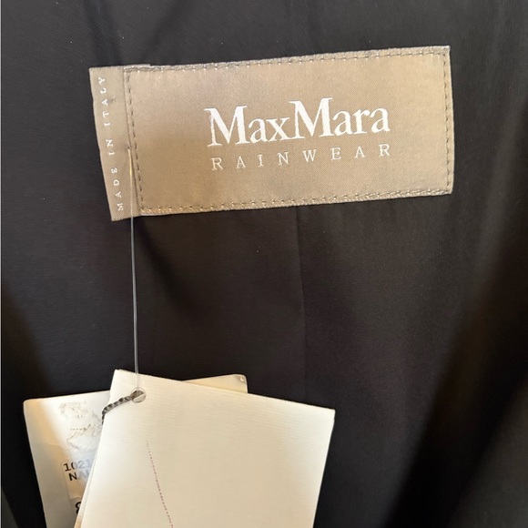 MaxMara Women's Rain jacket NWT - Picture 2 of 3